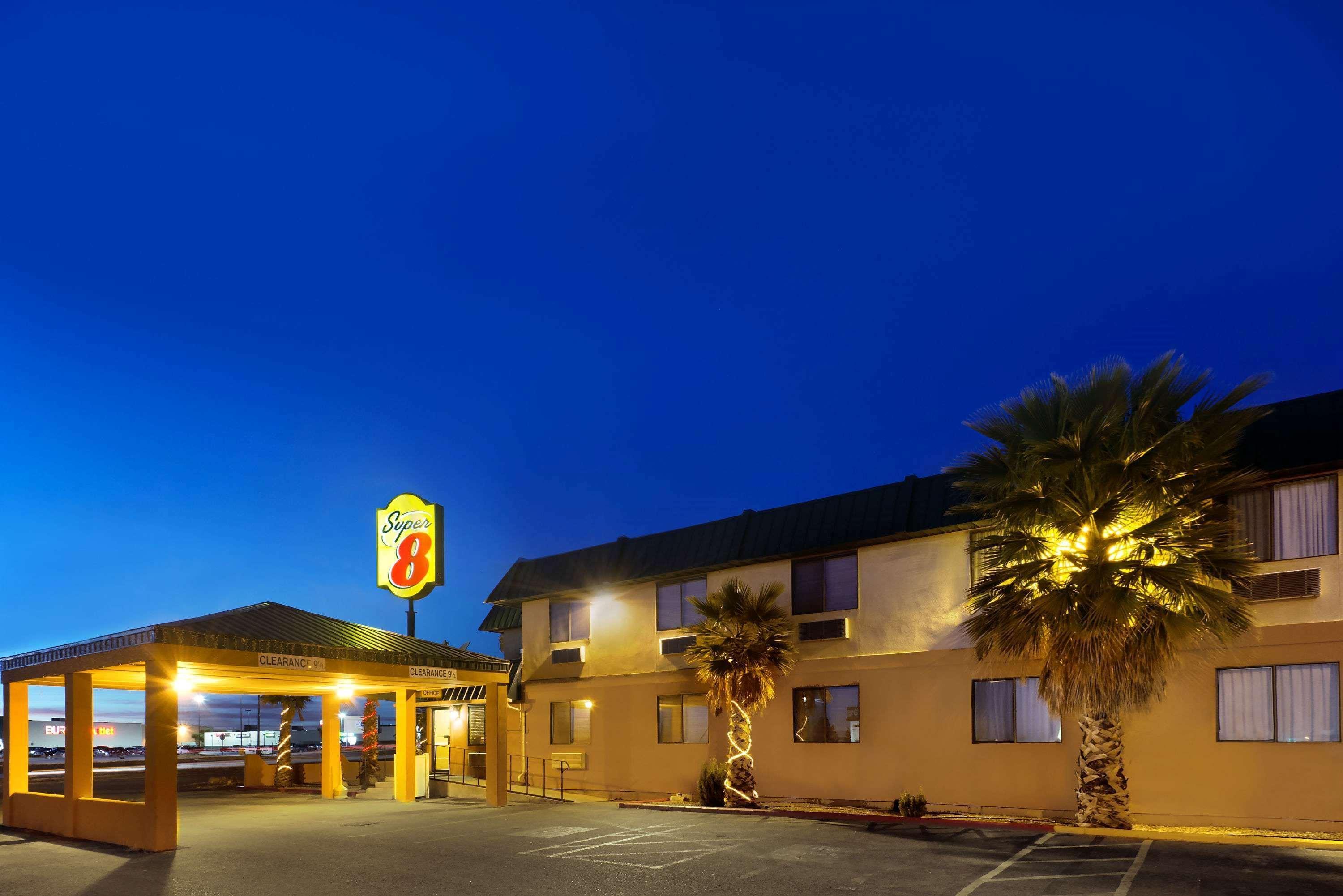 Super 8 By Wyndham Alamogordo - White Sands Екстериор снимка